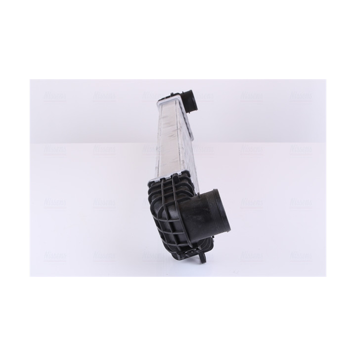 Chłodnica powietrza Intercooler NISSENS 96722